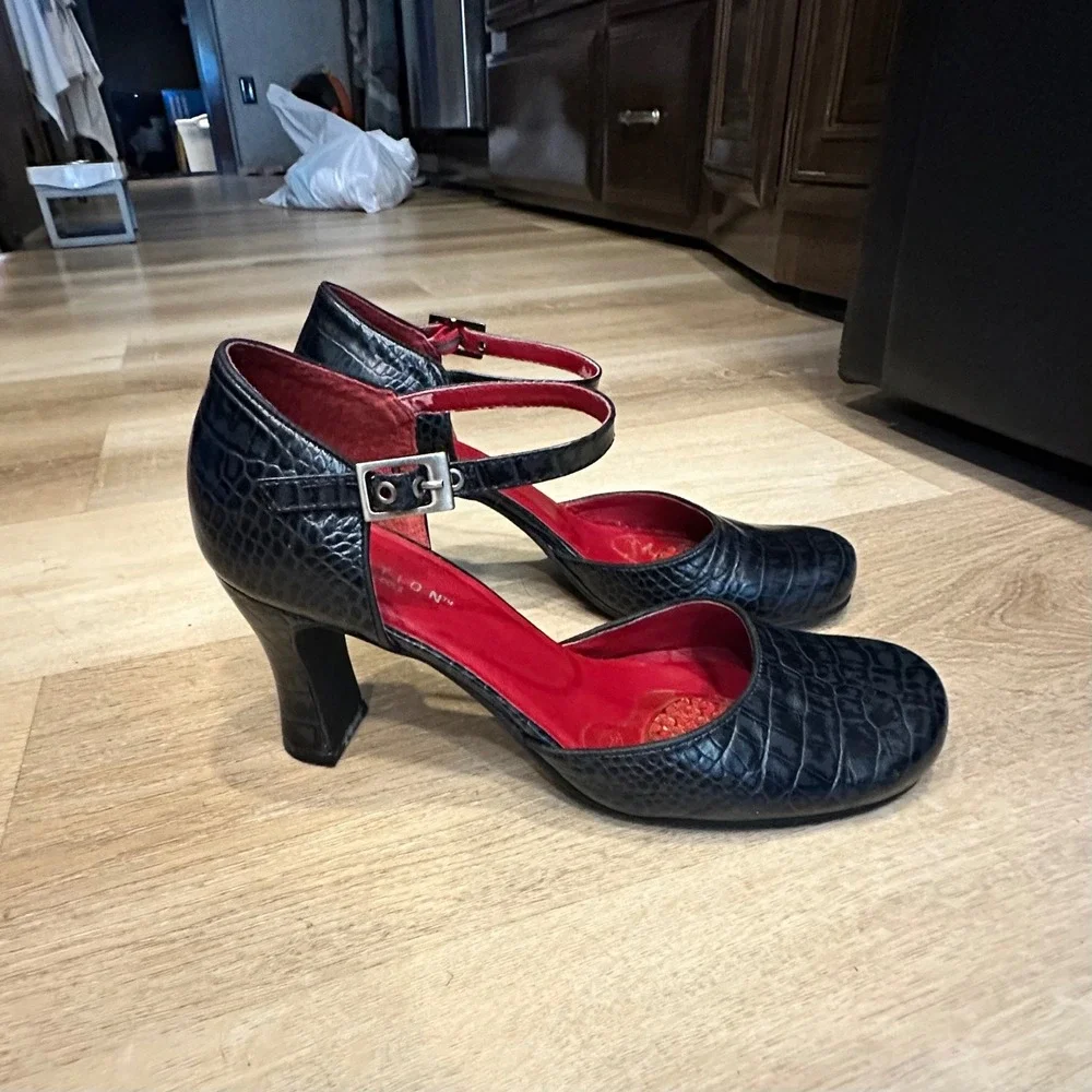 Kenneth Cole Reaction Black Croc Embossed Leather Mary Jane Heels Pumps 8 Dance
